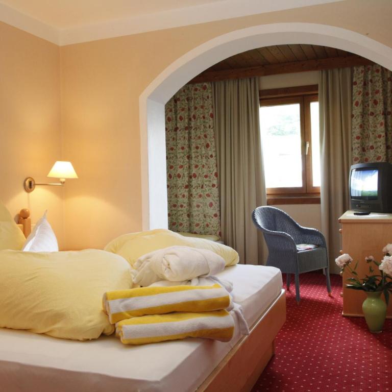 Gästehaus Schusser an der Therme, Frühstück, Doppelzimmer und Ferienwohnung - Großes Apartment mit 1 Schlafzimmer - 6