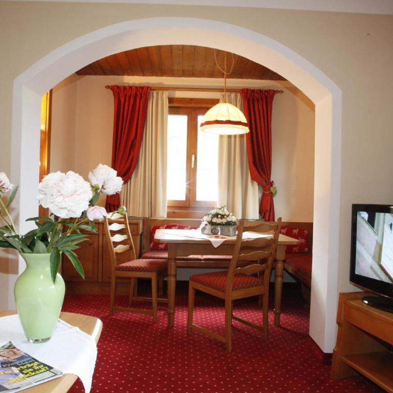 Gästehaus Schusser an der Therme, Frühstück, Doppelzimmer und Ferienwohnung - Großes Apartment mit 1 Schlafzimmer - 7