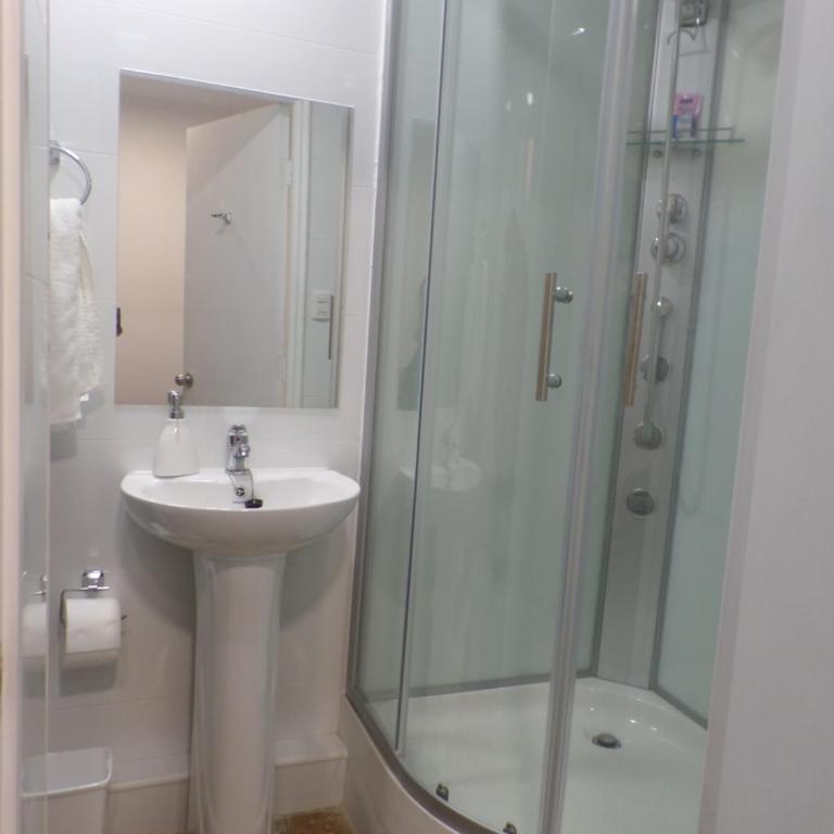 Carolina Hostal - Habitación Individual con baño privado - 3