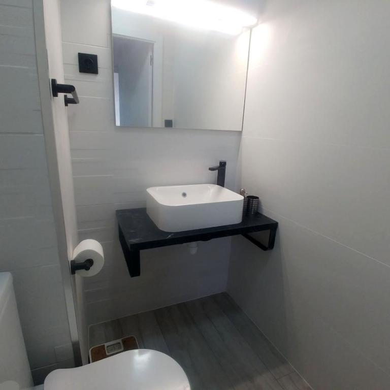Happy Paradise - Apartment with Sea View - 10