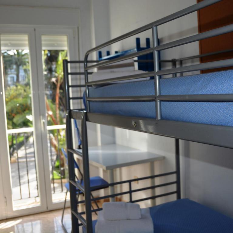 Residencia Universitaria Cadiz Centro - Habitación Cuádruple contigua con baño privado externo - 5