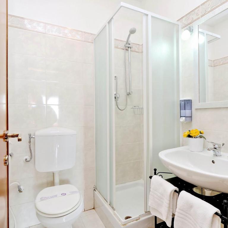 Alloggio Piazza San Giovanni Roma - Camera Matrimoniale Deluxe con Bagno Privato - 5