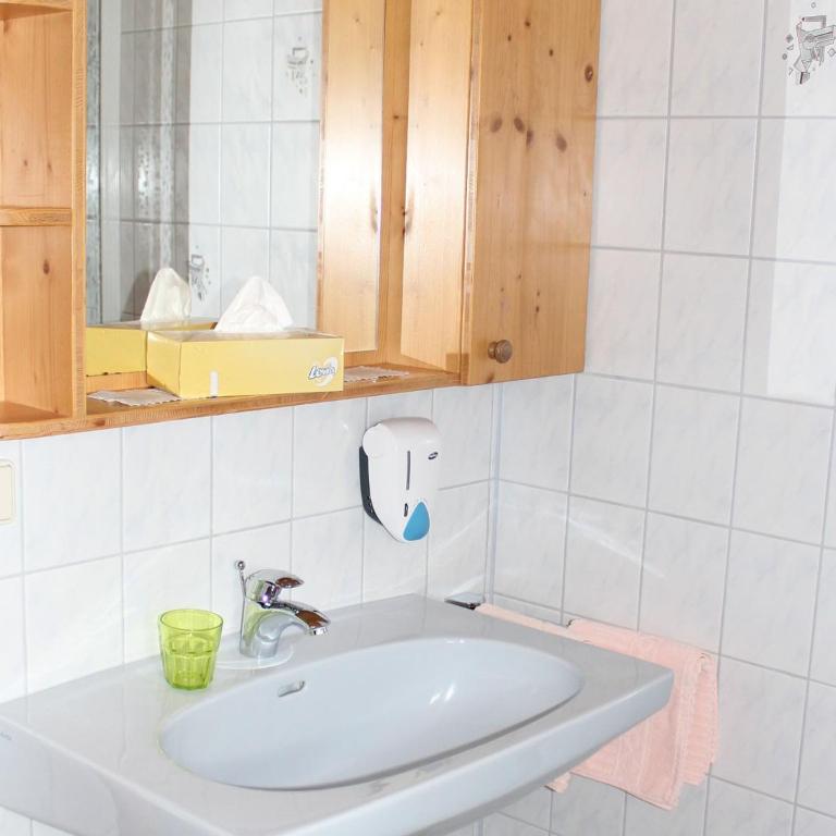 Pension & Ferienwohnung Sonnleiten - Apartment mit 2 Schlafzimmern, einem Balkon und Bergblick - 7