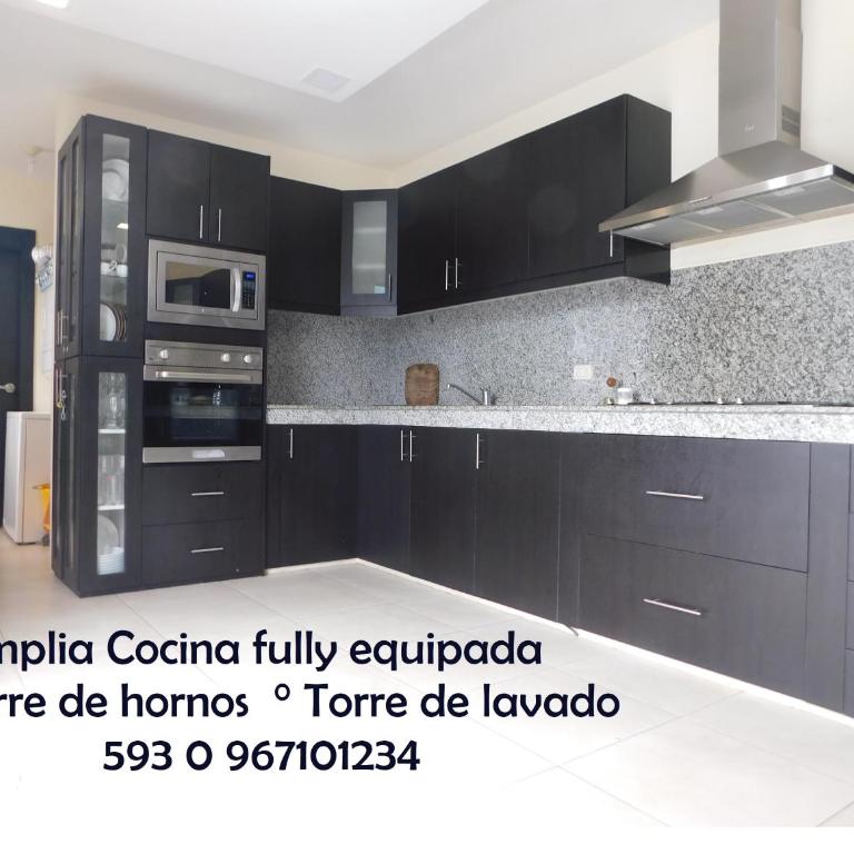 Guayaquil amplia casa 4 dormitorios sector comercial - Four-Bedroom House - 2