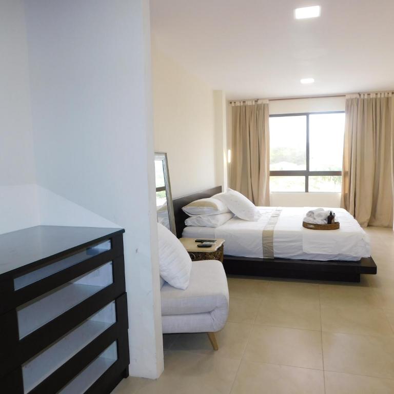 Guayaquil amplia casa 4 dormitorios sector comercial - Four-Bedroom House - 14