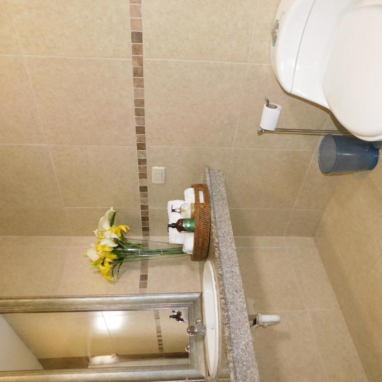 Guayaquil amplia casa 4 dormitorios sector comercial - Four-Bedroom House - 27
