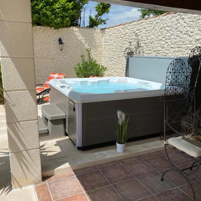 Mas Beau Soleil & Spa Cottages DeCharme avec Jacuzzi&Jardin Privés - Maison de Vacances - 18
