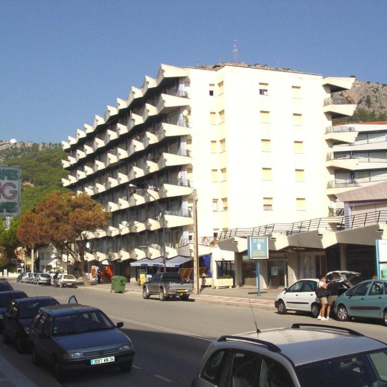 Apartamentos en Rocamaura - Three-Bedroom Apartment - 12