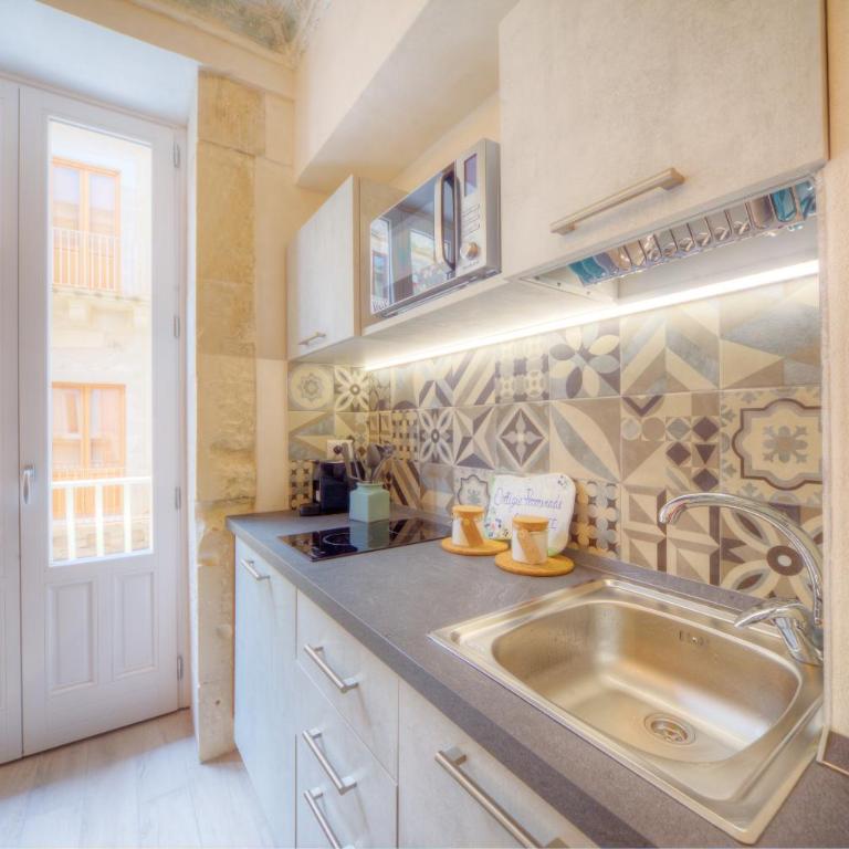 GuestHost - Ortigia Promenade - One-Bedroom Apartment - 13