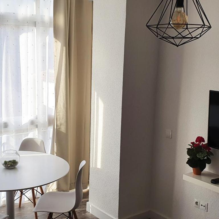 San Francisco - Three-Bedroom Apartment - 2