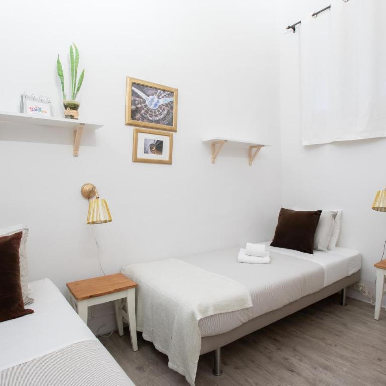 CasaNova Guest House - Economy Twin Room with Shared Bathroom - 2