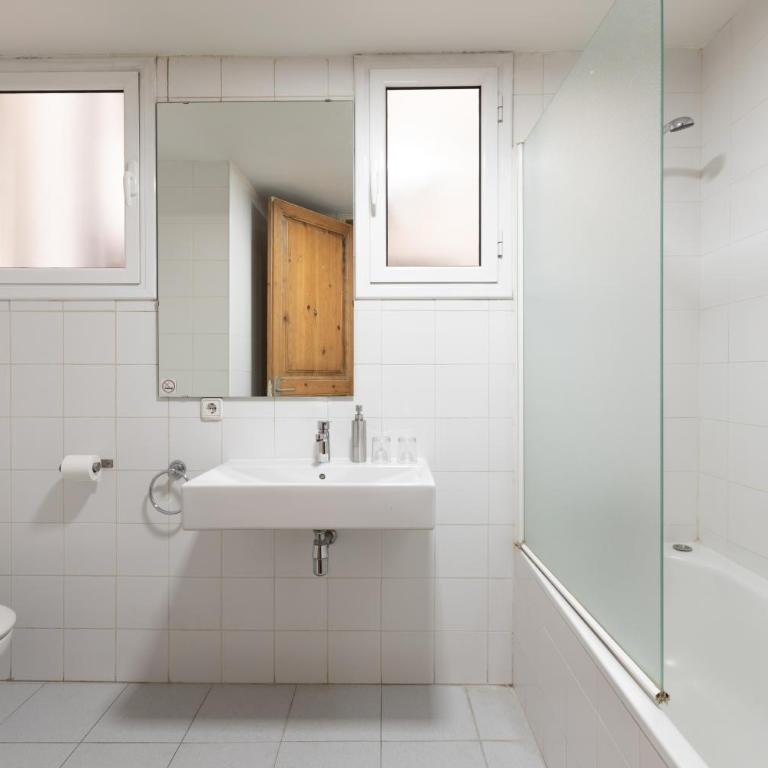 CasaNova Guest House - Standard Double Room with Shared Bathroom - 1