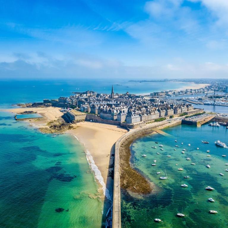 Studio lumineux Intra-muros à 2 pas de la plage. - Apartamento de 1 dormitorio - 5