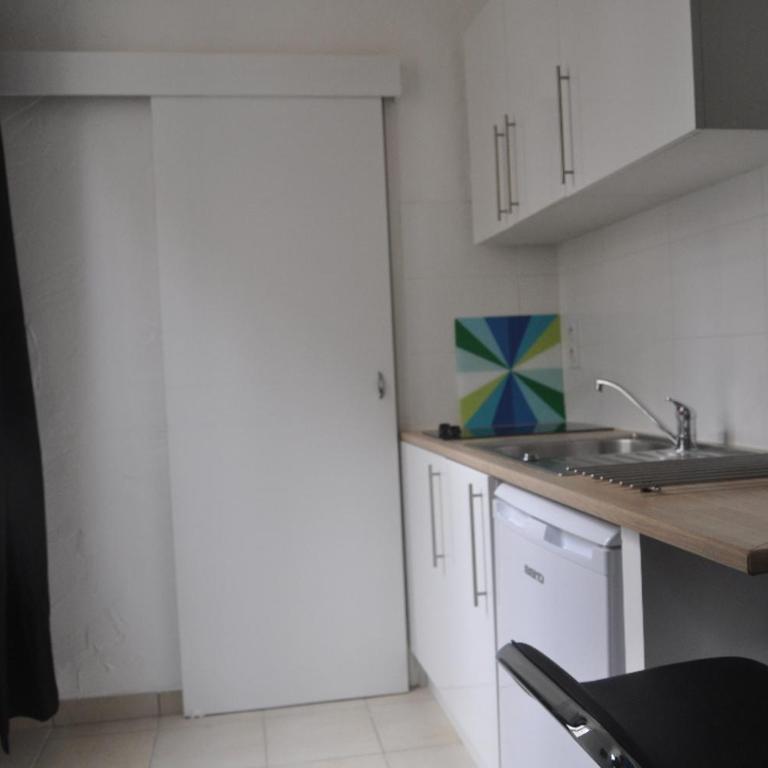 Studio lumineux Intra-muros à 2 pas de la plage. - Apartamento de 1 dormitorio - 7