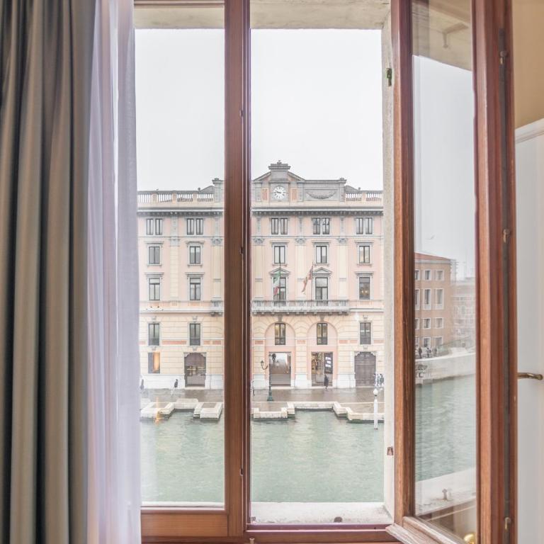 Grand Canal Suite by Wonderful Italy - Deluxe Double Room with Sea View - 12