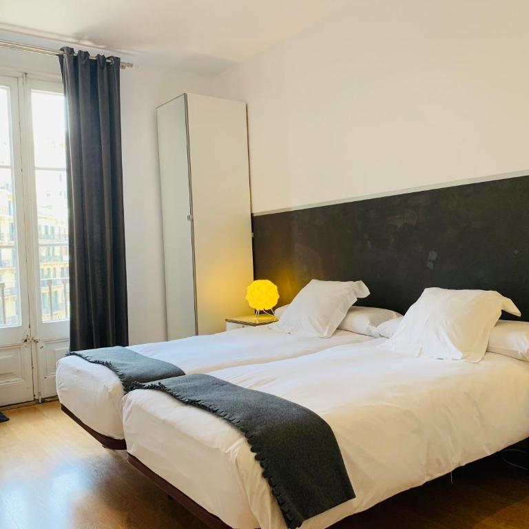 Super Balmes Guest House - Twin Room with Shared Bathroom - 14