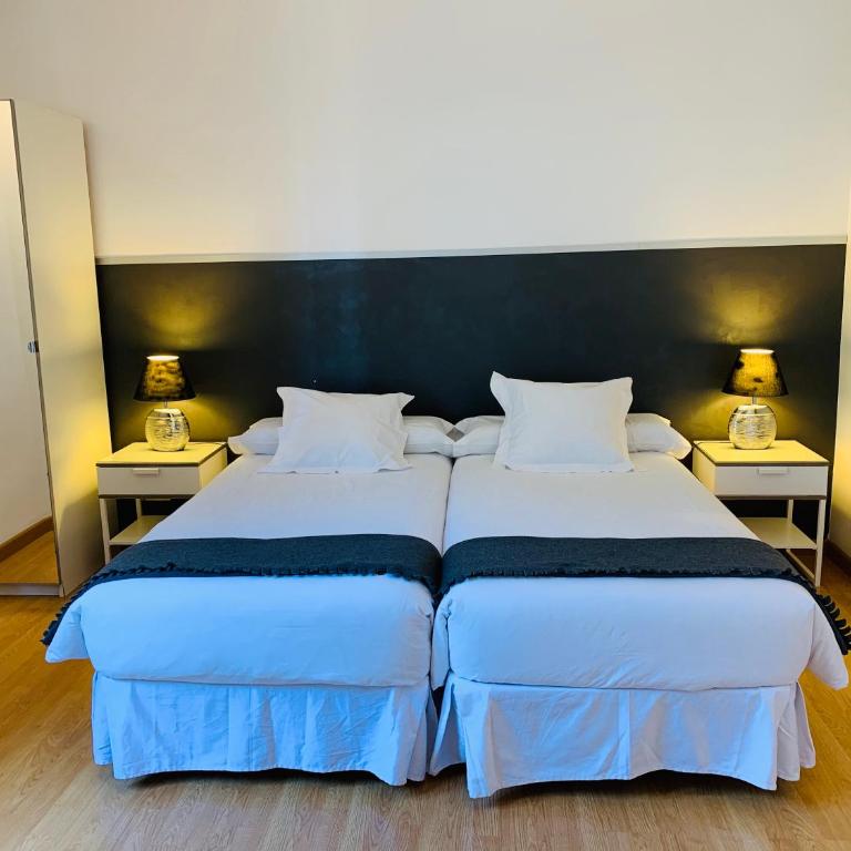 Super Balmes Guest House - Twin Room with Shared Bathroom - 12