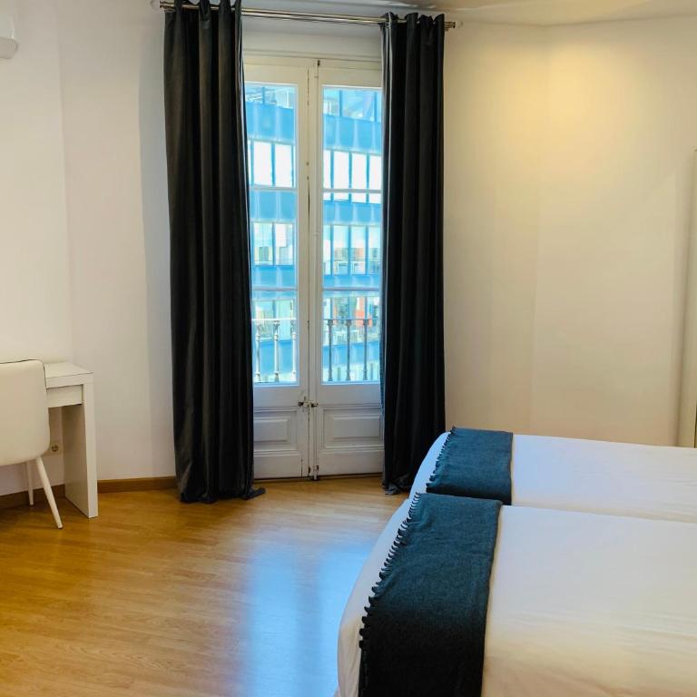 Super Balmes Guest House - Twin Room with Shared Bathroom - 11