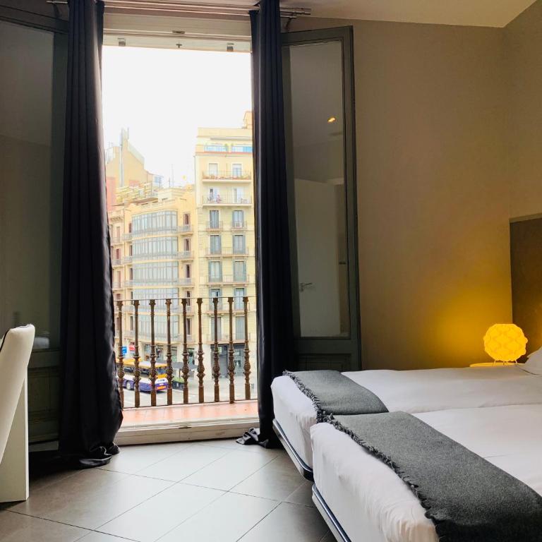Super Balmes Guest House - Twin Room with Shared Bathroom - 10