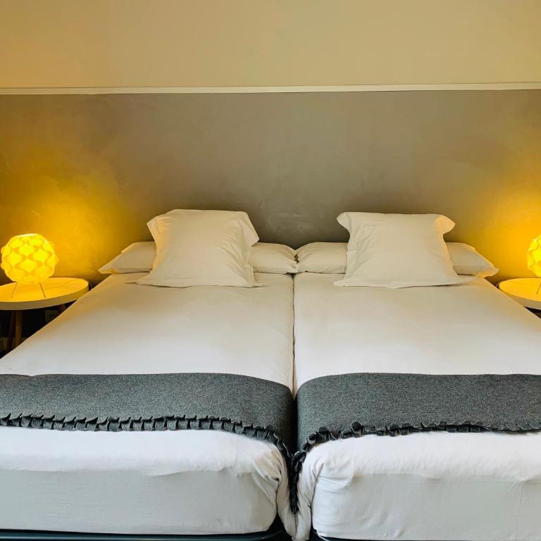 Super Balmes Guest House - Twin Room with Shared Bathroom - 9
