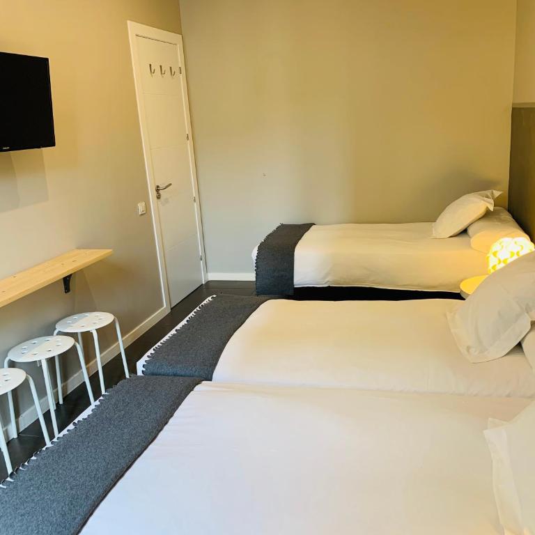 Super Balmes Guest House - Triple Room with Shared Bathroom - 5