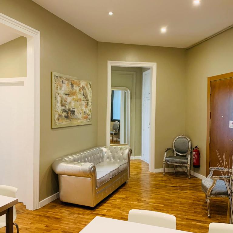 Super Balmes Guest House - Twin Room with Private External Bathroom - 2