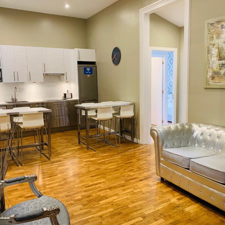 Super Balmes Guest House - Twin Room with Private External Bathroom - 1