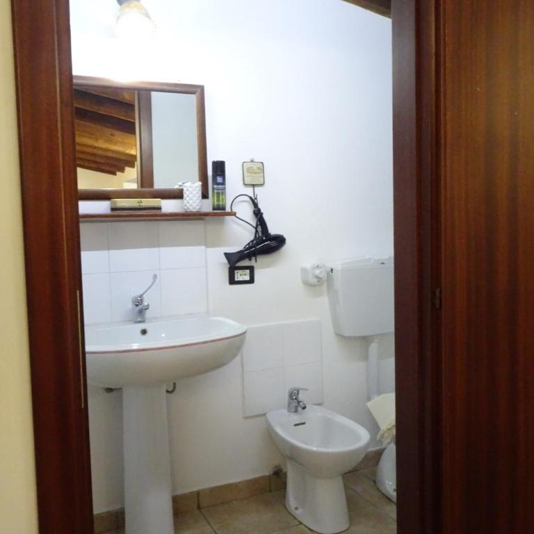 B&B Villa San Marco - Camera Familiare con Vista Giardino - 5