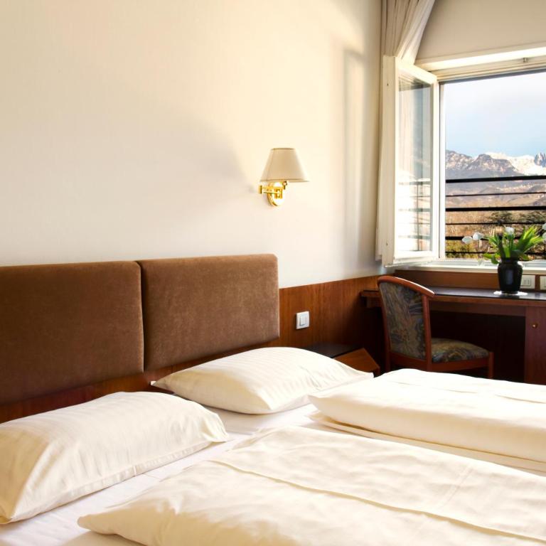 Hotel Adria - Camera Familiare con Vista Montagna - 10