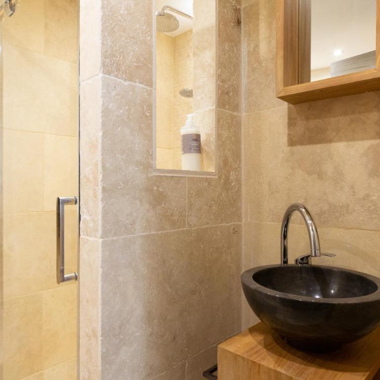 MAISON PICASSO - Jacuzzi, vue, terrasse for 6 - Villa 3 Chambres - 27