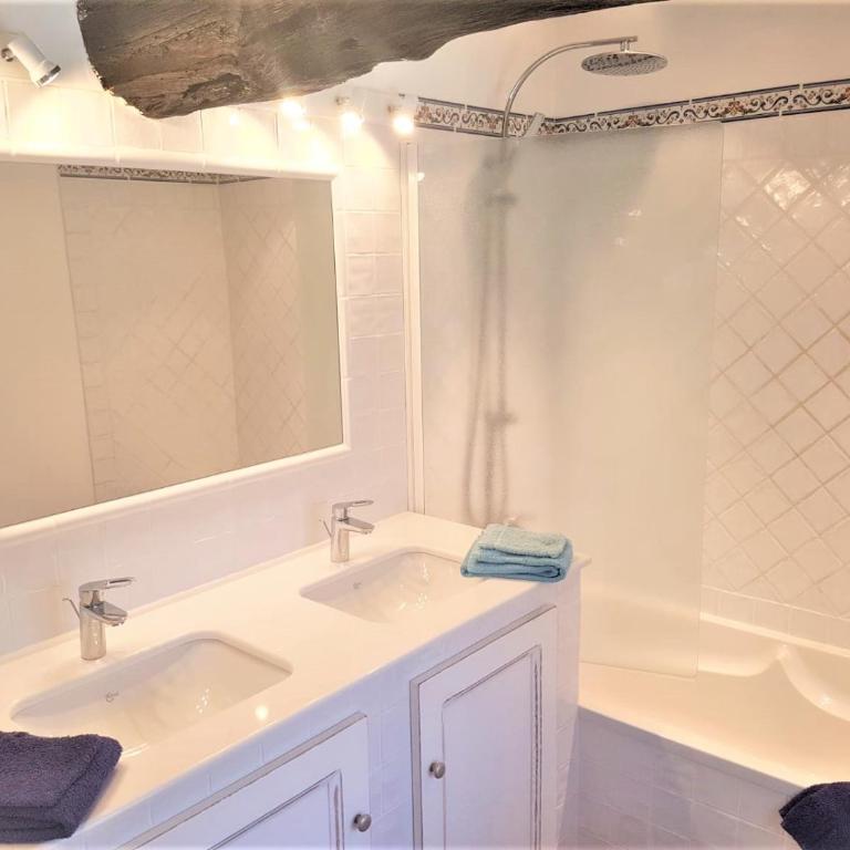 B&B with charm, quiet, kitchen, sw pool. - Chambre Double ou Lits Jumeaux avec Balcon - 2