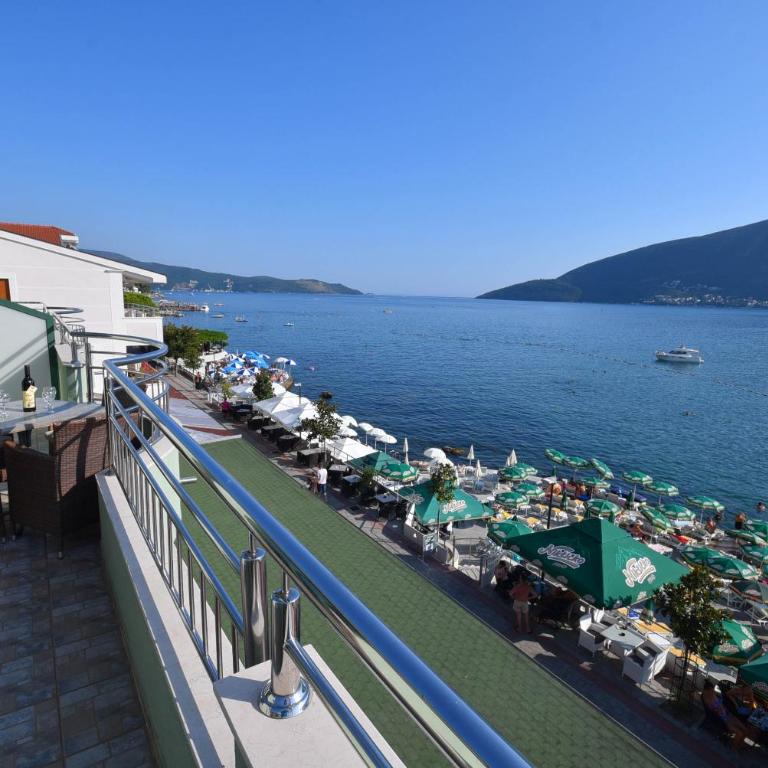 Apartmani Amor - Apartment with Sea View - 1