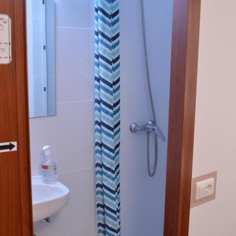 ArArAt Hostel - Habitación Doble Estándar con ducha - 2