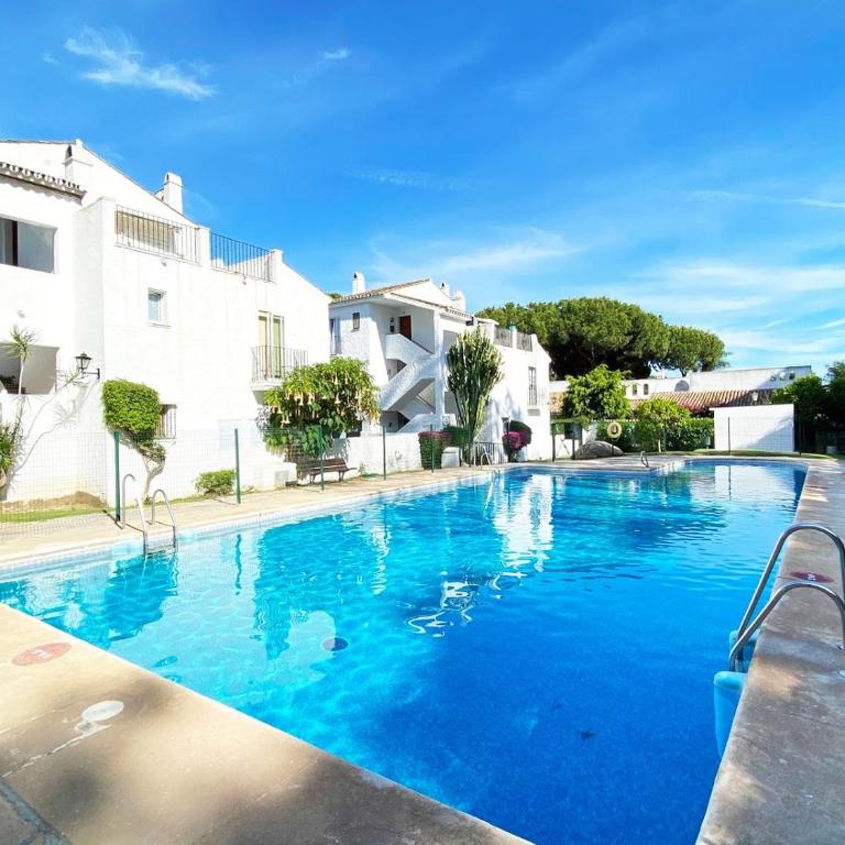 tarifa especial, sin aglomeraciones en piscina y playa, cerca de Puerto Banús - Apartamento de 2 dormitorios - 38