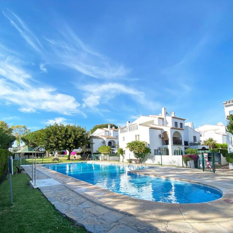 tarifa especial, sin aglomeraciones en piscina y playa, cerca de Puerto Banús - Apartamento de 2 dormitorios - 39