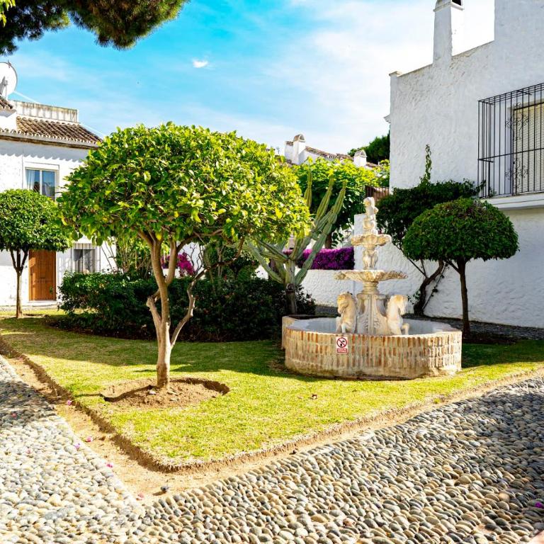 tarifa especial, sin aglomeraciones en piscina y playa, cerca de Puerto Banús - Apartamento de 2 dormitorios - 35