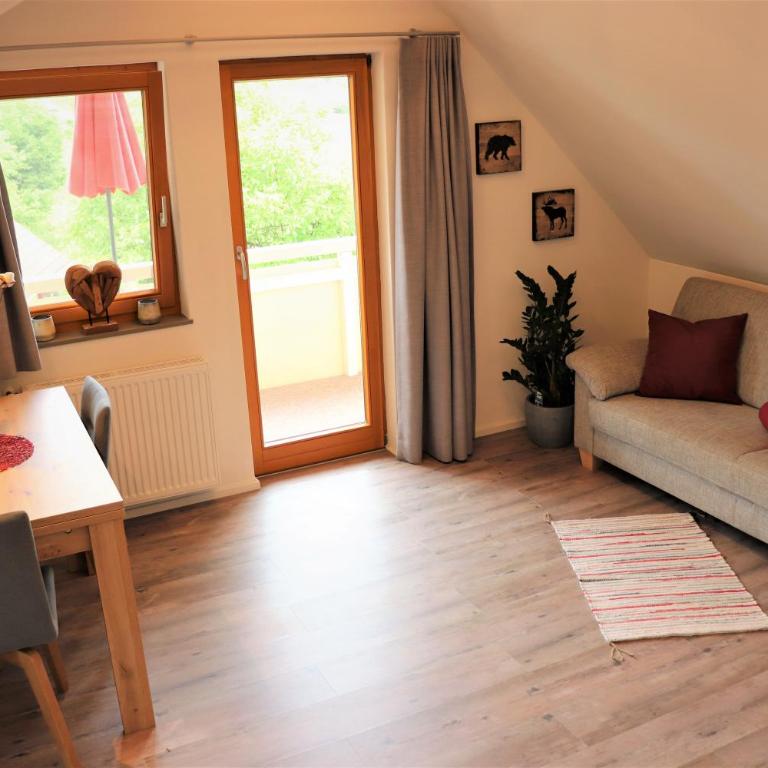 Wohnung #6 mit Balkon in ruhiger aber zentrale Lage - Stadtbus vor der Tür! - Apartamento de 1 dormitorio - 6