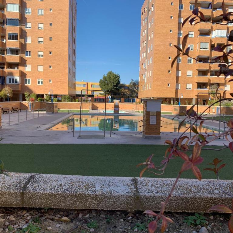 Apto Alma Parking y Piscina GRATIS - Three-Bedroom Apartment - 13