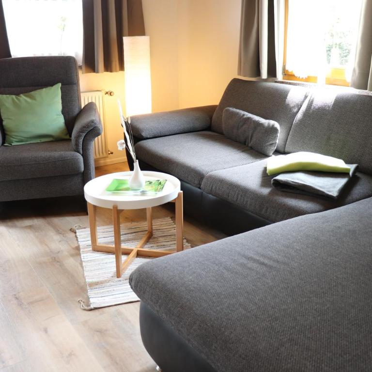 Wohnung #5 mit Balkon - zentrale dennoch ruhige Lage mit Terrasse - Stadtbus vor der Tür! - Apartamento de 2 dormitorios - 4