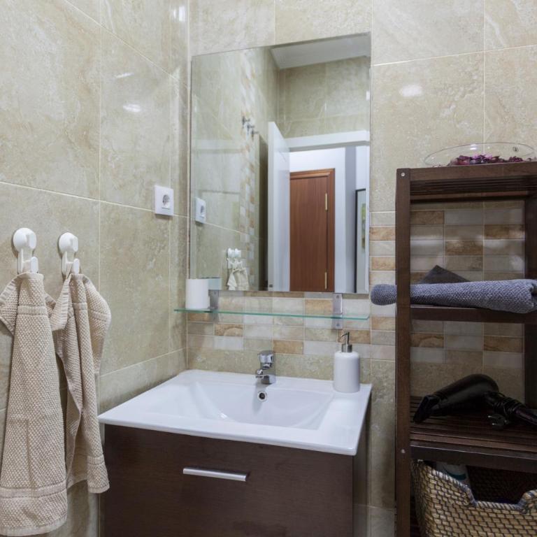 Boutique Apartments in the Heart of Madrid - Apartamento con balcón - 7