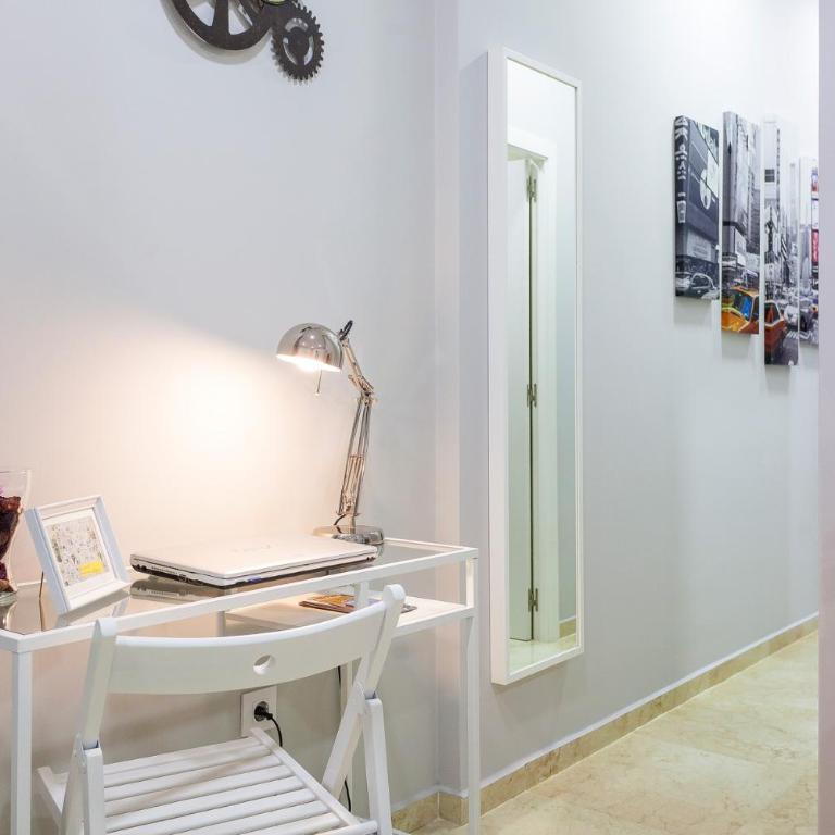Boutique Apartments in the Heart of Madrid - Apartamento Deluxe - 2