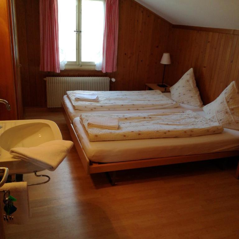 Gasthof Schoenegg B&B - Familienzimmer mit Dusche - 4