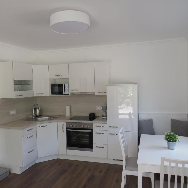 Sportpension Strobl - Apartment mit Terrasse - 1