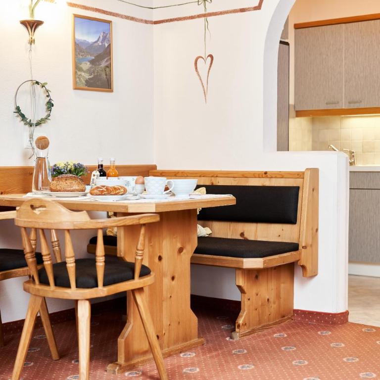 Ferienhaus Kirchplatzl - Apartment mit 1 Schlafzimmer, Balkon und Bergblick - 11