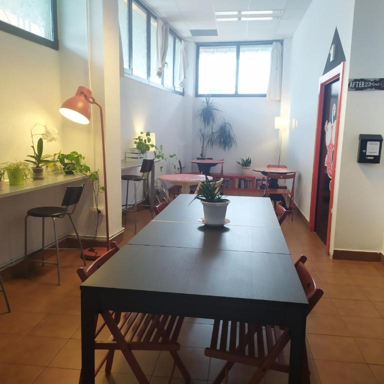 Bilbao Akelarre Hostel - Triple Room with Private Bathroom - 1