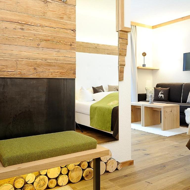 Post Hotel Paznaun - Deluxe Doppelzimmer mit Balkon - 8