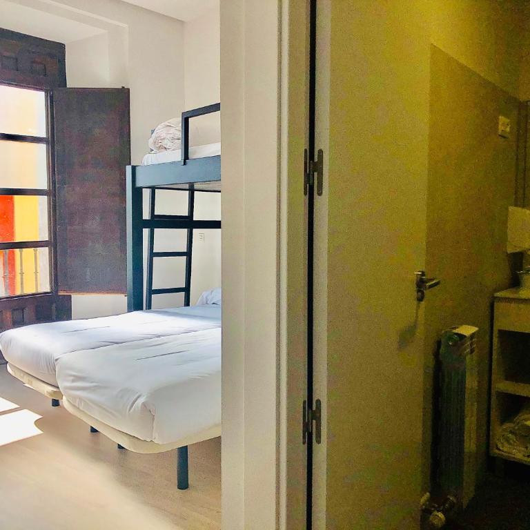 Quartier Leon Hostel Jabalquinto - Habitación Triple con baño privado - 3