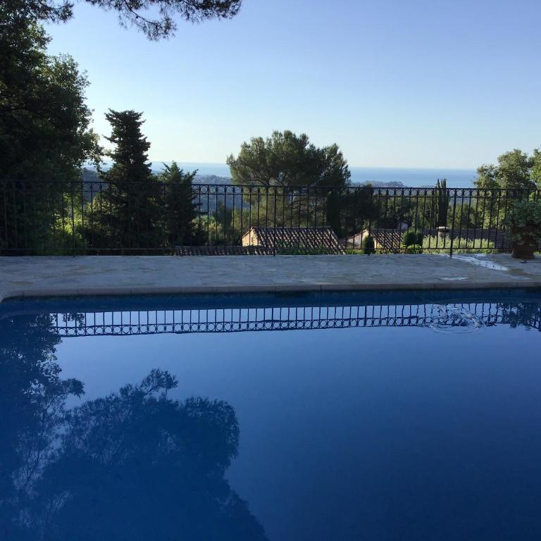 Luxury Villa with Panoramic Views, Pool & Serene Garden Retreat - Villa - Vue sur Mer - 3