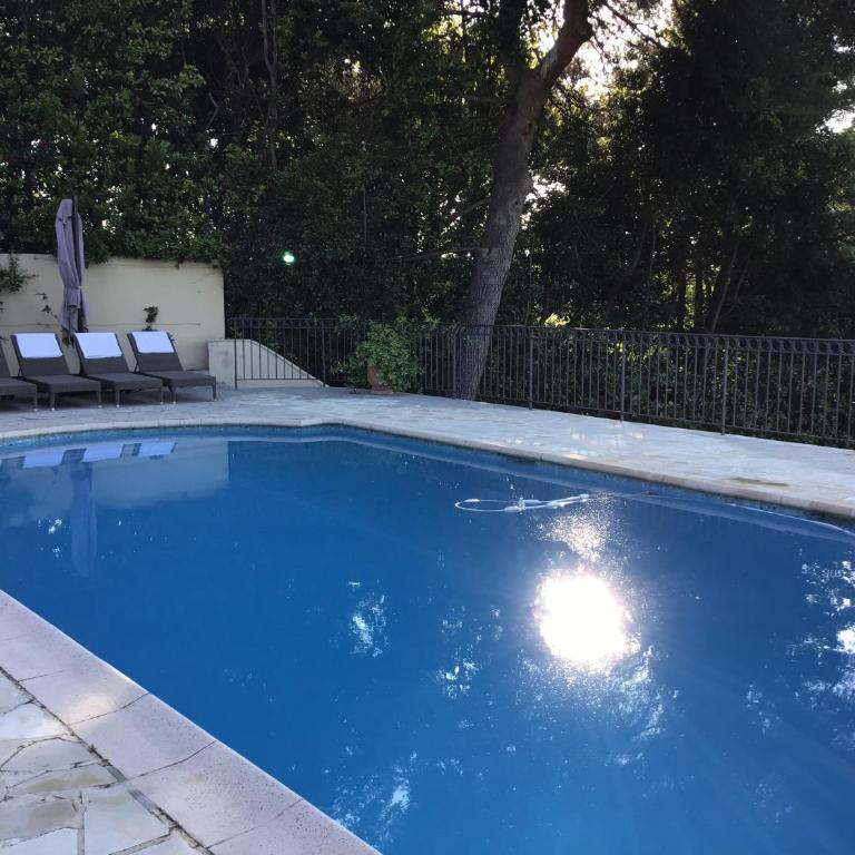 Luxury Villa with Panoramic Views, Pool & Serene Garden Retreat - Villa - Vue sur Mer - 4