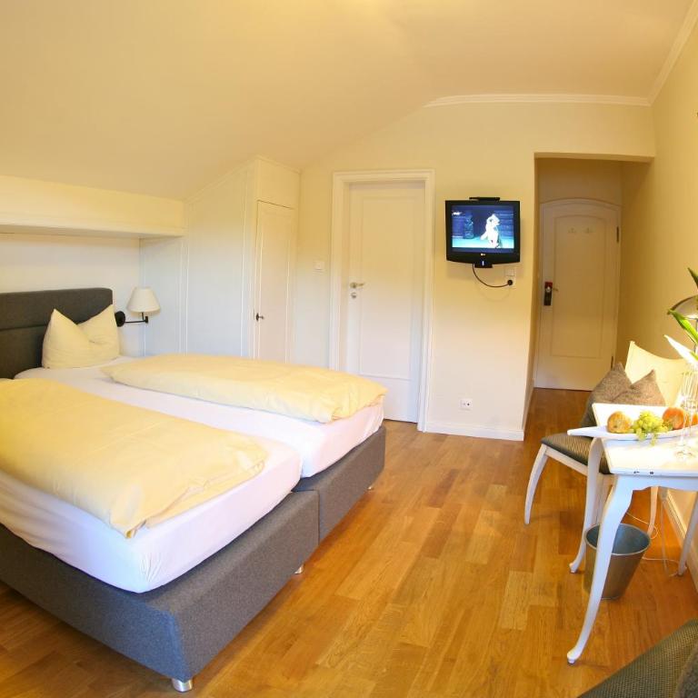 Alpenhof Garnihotel & Ferienwohnungen - Double Room - 2